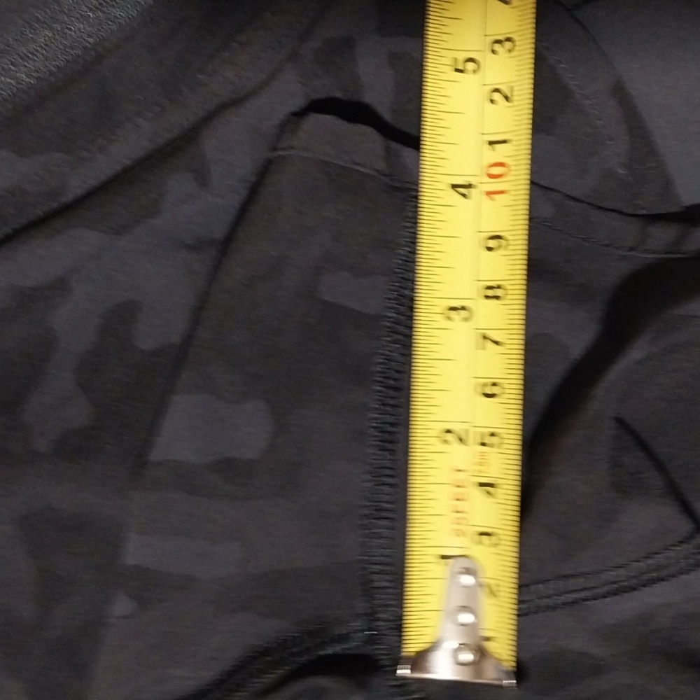 Lululemon Tracker Short - Picture 9 of 9